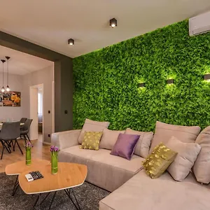 Urban Eden - Lux & Style, 2-bedroom, 2-bathroom דירה סופיה